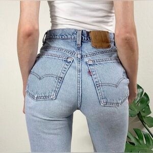 Sz 27 Vintage 512 Light Wash Distressed High Waisted Slim Fit Tapered Leg Levis